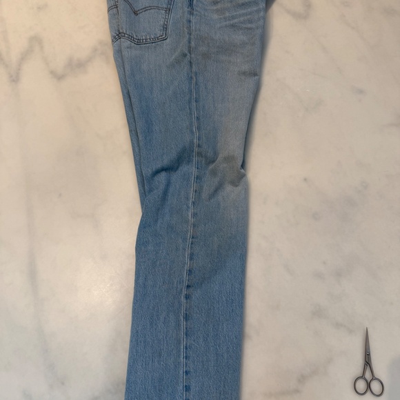 Levi’s Women’s Jeans - Pre Wash finish - Low Pro Straight - 29 X 31” inseam - Picture 8 of 8